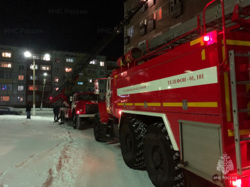 Десять человек спасены при пожаре в многоквартирном доме в городе Иркутске прошлой ночью. Обстановка с бытовыми пожарами